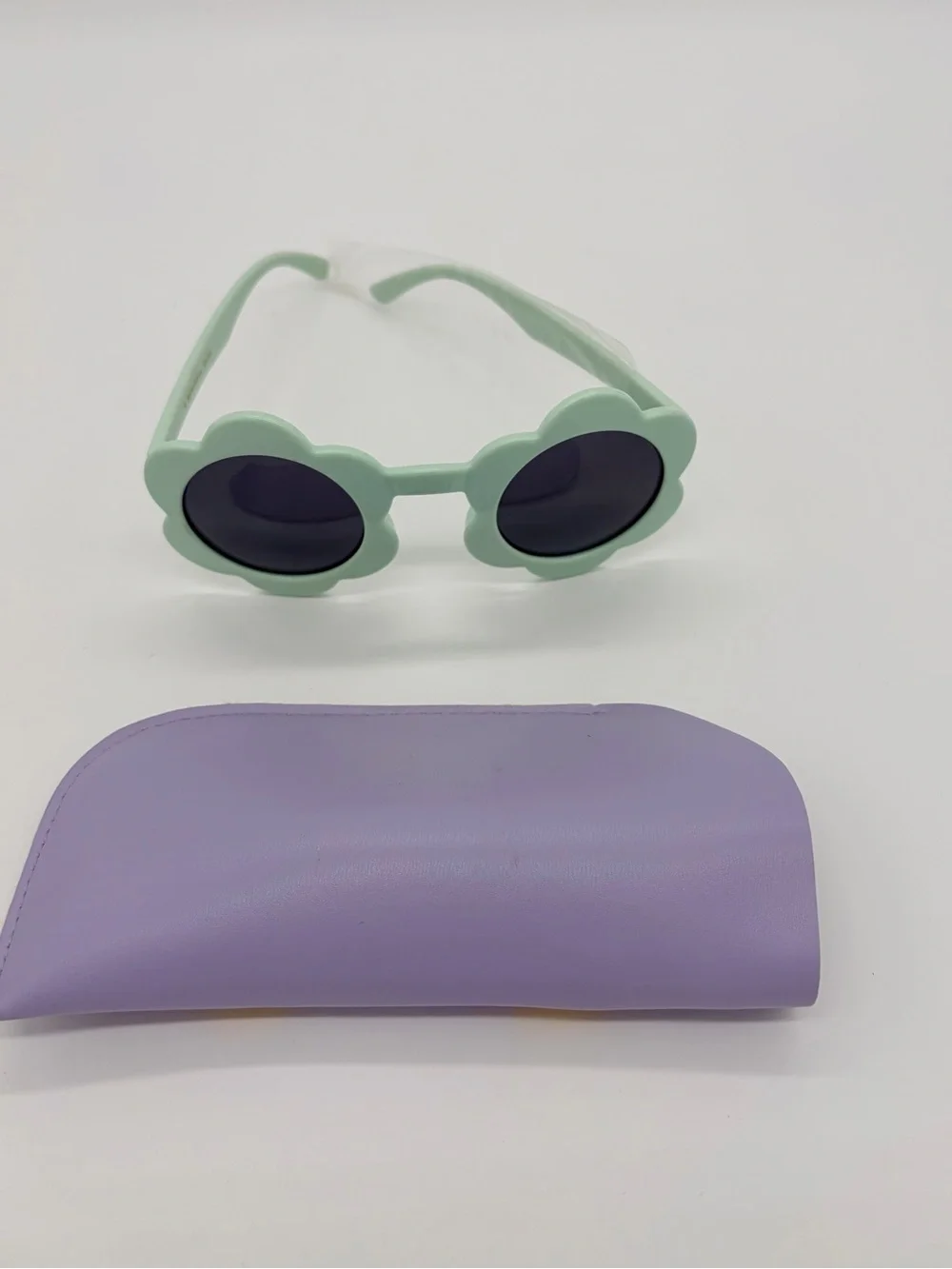 Women’s Oui Fresh Daisy Sunglasses with Mint Green Frames and Purple Gold Case